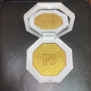 FENTY TROPHY WIFE HIGHLIGHTER